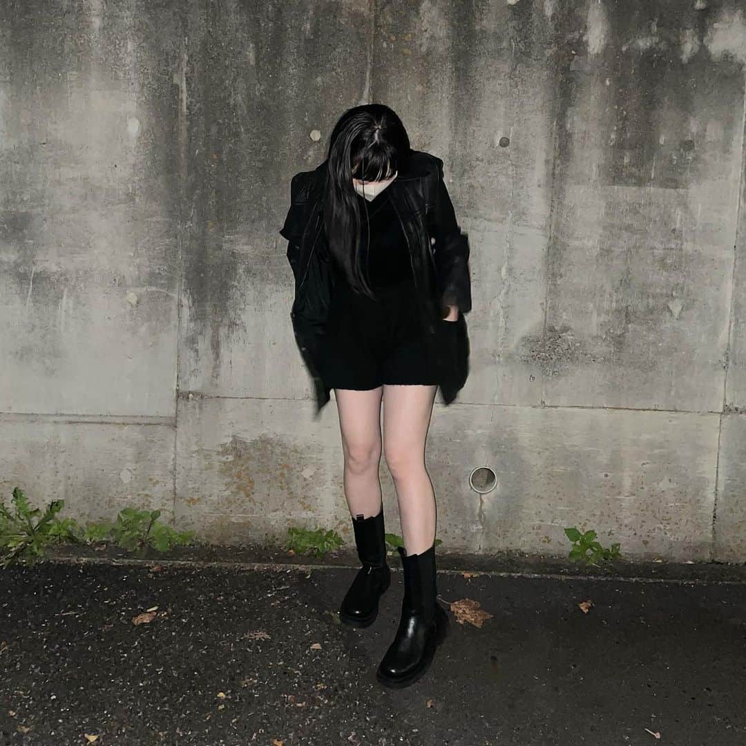 宮崎朝子さんのインスタグラム写真 - (宮崎朝子Instagram)「寒くなってきてから足出してくタイプの人です。」11月8日 21時59分 - _.asakomiyazaki