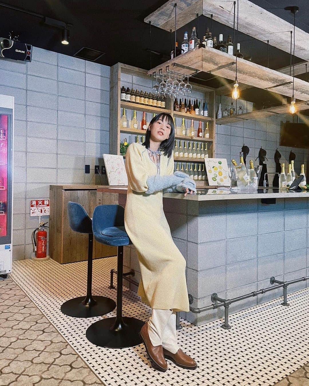 のん（能年玲奈）さんのインスタグラム写真 - (のん（能年玲奈）Instagram)「のんやろが生配信ありがとうございました🍾  カフェ・ド・パリ、スパークリングワイン限定ボトル。 シトラス・ミックスのイラストを描いた記念🍋 自分でもお気に入りな絵が描けた。  いつまでも勉強していけるのは楽しいことだな👼  皆既月食すごいね！  Styling: @izumimachino Hair&Make up: Shie Kanno  #カフェドパリ #カフェパ #YouTube #のんやろが @cafedeparisjapan」11月8日 22時15分 - non_kamo_ne
