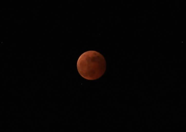 岡峰光舟のインスタグラム：「綺麗だった🌕 自分のカメラの限界！レンズが欲しくなるわね！#皆既月食」