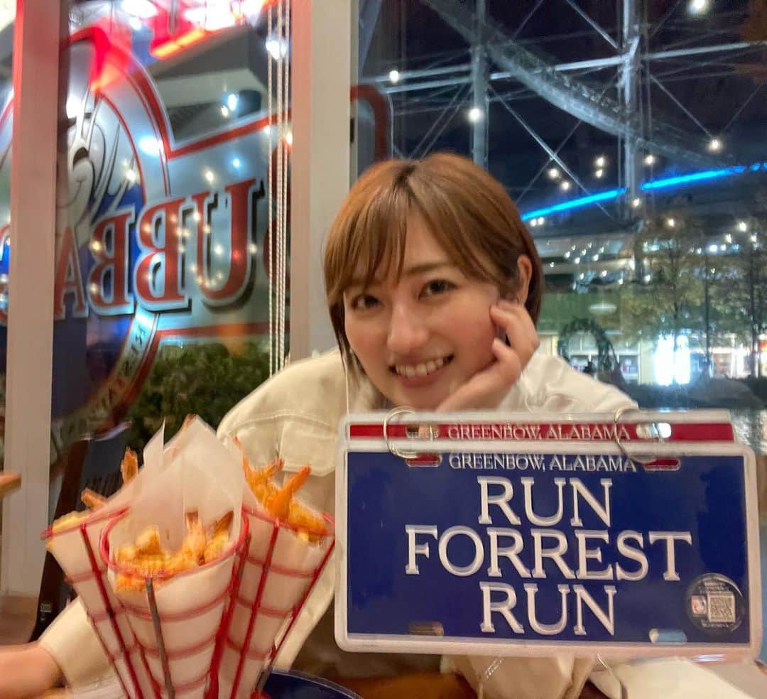 奥山かずさのインスタグラム：「たまに観たくなるフォレストガンプ、食べたくなるエビ #私のマネージャーさんの大好物はエビ」