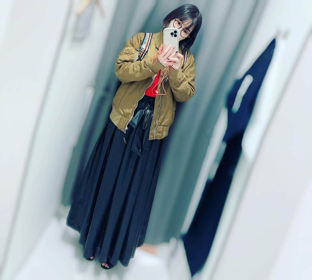 木下ゆうかのインスタグラム：「ユニクロでデニム買ったin試着室 #ダブルスタンダードクロージング  #doublestandardclothing」