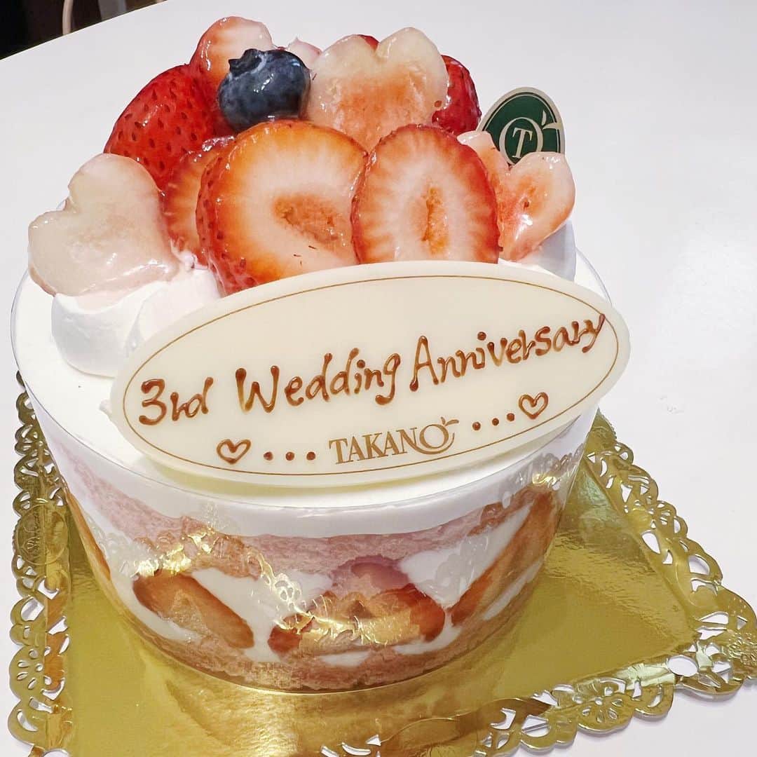 宮澤じゅりさんのインスタグラム写真 - (宮澤じゅりInstagram)「.・*.✴︎°.♡*.・  . . 🎂3rd Wedding Anniversary🎂 . . もう結婚して3年が経ちました☺︎ . . 穏やかな毎日です♡ . . .・*.✴︎°.♡*.・」11月8日 15時24分 - juria_kubo