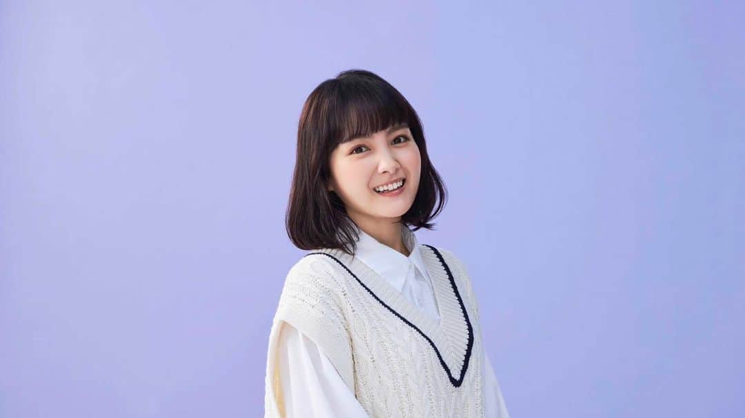 葵わかなのインスタグラム：「土ドラ「三千円の使いかた」  御厨美帆役で出演します。  お金を通して4世代の女性たちが人生や自分を見つめ返す、ホームマネードラマです☺️  わたしの演じる美帆は、24歳。 憧れの一人暮らしに、彼氏に、職場に、今が最高〜！な女の子ですが、とある事をきっかけに将来のこと、貯蓄のことを考え出していきます。 リアルな普通の女の子像に台本から共感が止まりません☺️笑  おばあちゃん、お母さん、お姉ちゃんのお金にまつわるコトもそれぞれの世代の方に共感してもらえるんじゃないかな？と思います。  2023年1月7日から、応援よろしくお願いします！  #三千円の使いかた」