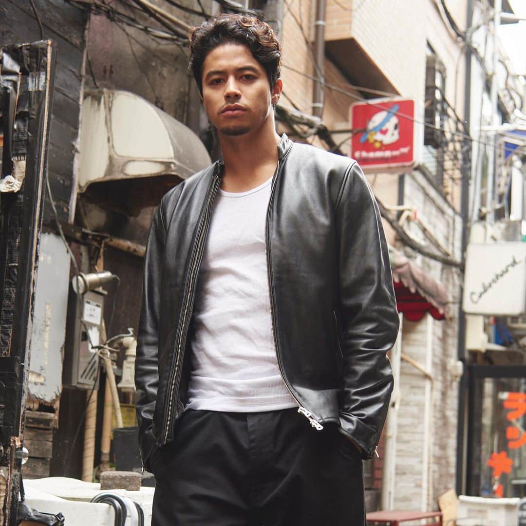 三渡洲舞人のインスタグラム：「クローズかブレイキングダウン どちらに出たいかと聞かれたら 断然クローズ派です。  こんばんは、小栗旬です」