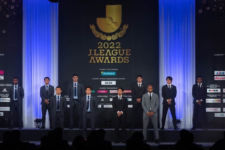 脇坂泰斗のインスタグラム：「2022 J.LEAGUE AWARDS  昨年に続き、ベストイレブンに選出して頂きました。 とても光栄に思います。  来年はチャンピオンチームの選手としてまたこの場に立てるように頑張ります！  #Jリーグアウォーズ」