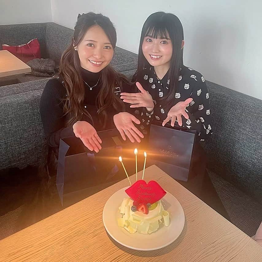 黒澤ゆりかのインスタグラム：「ハニステからずっと可愛い妹のりもー🤗  お誕生日のお祝いしようと思ってサプライズでケーキを出したら、私へのプレゼント出てきてお互いびっくり仲良し祝いでした笑😂🙏  こんな便りない大人に懐いてくれて いつもありがとう🥹💓笑  スタイル良すぎてほんとお人形さんみたいで毎回眼福なのよね😍  @fuwari_flow も可愛く着てくれてありがとう☺️🙏💓」