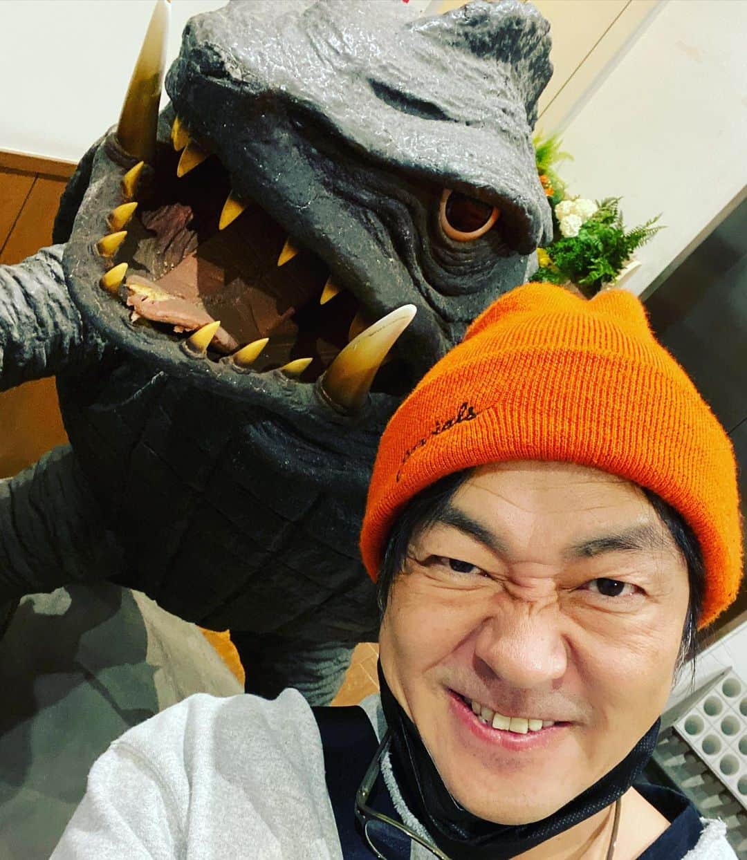 月に吠える。のインスタグラム：「遅刻バレずにガメラにお疲れ。  #大森南朋」