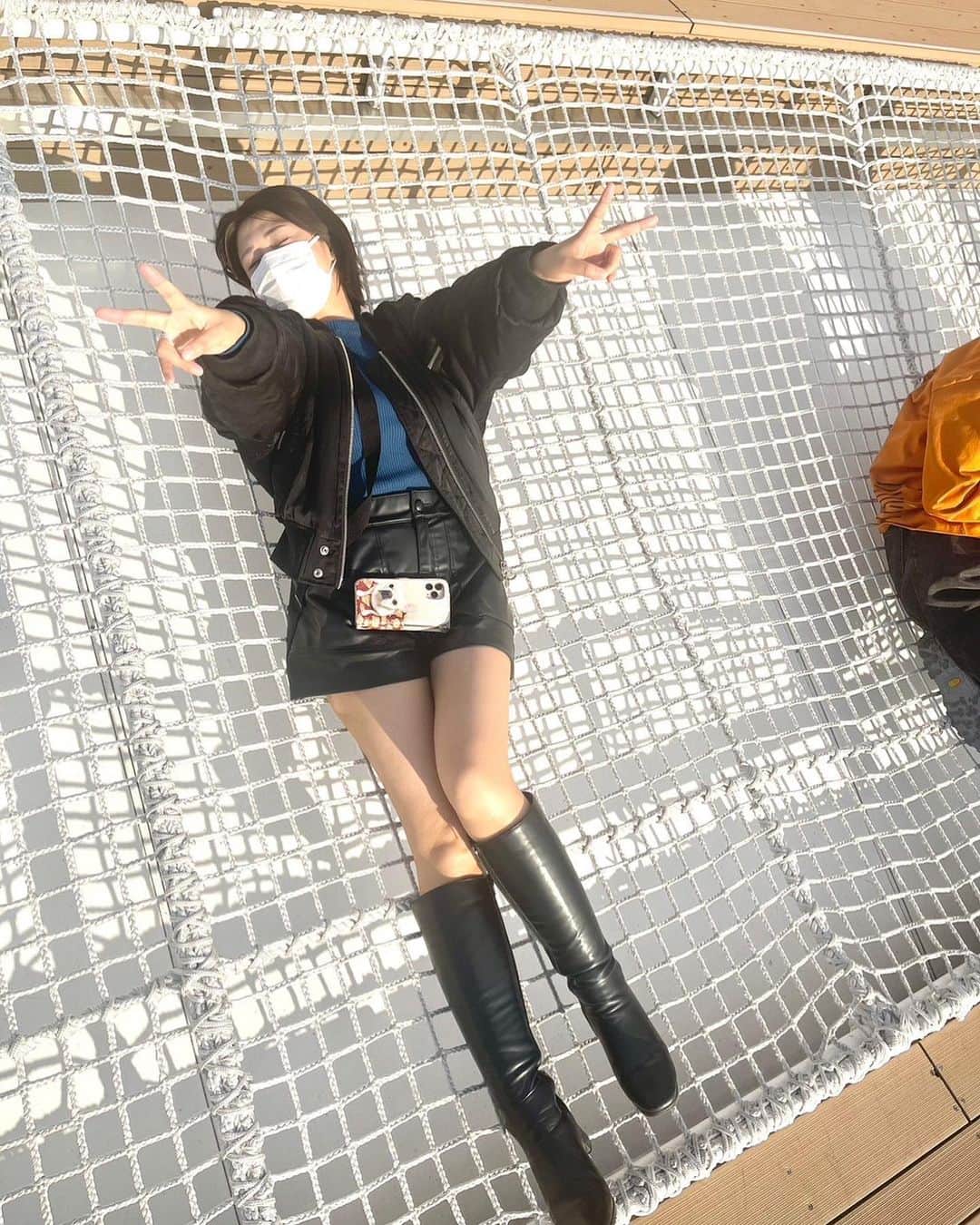 範田紗々さんのインスタグラム写真 - (範田紗々Instagram)「空しか見えない まぶし〜 #渋谷スカイ #カメラマン葵マリー」11月8日 18時14分 - handa_sasa