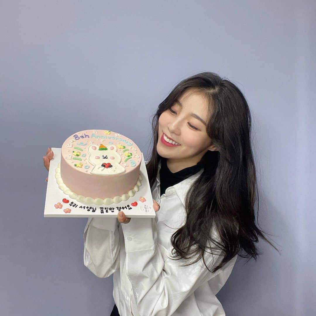 ソヨンのインスタグラム：「ᴅᴇʙᴜᴛ 8ᴛʜ ᴀɴɴɪᴠᴇʀsᴀʀʏ!🤍」