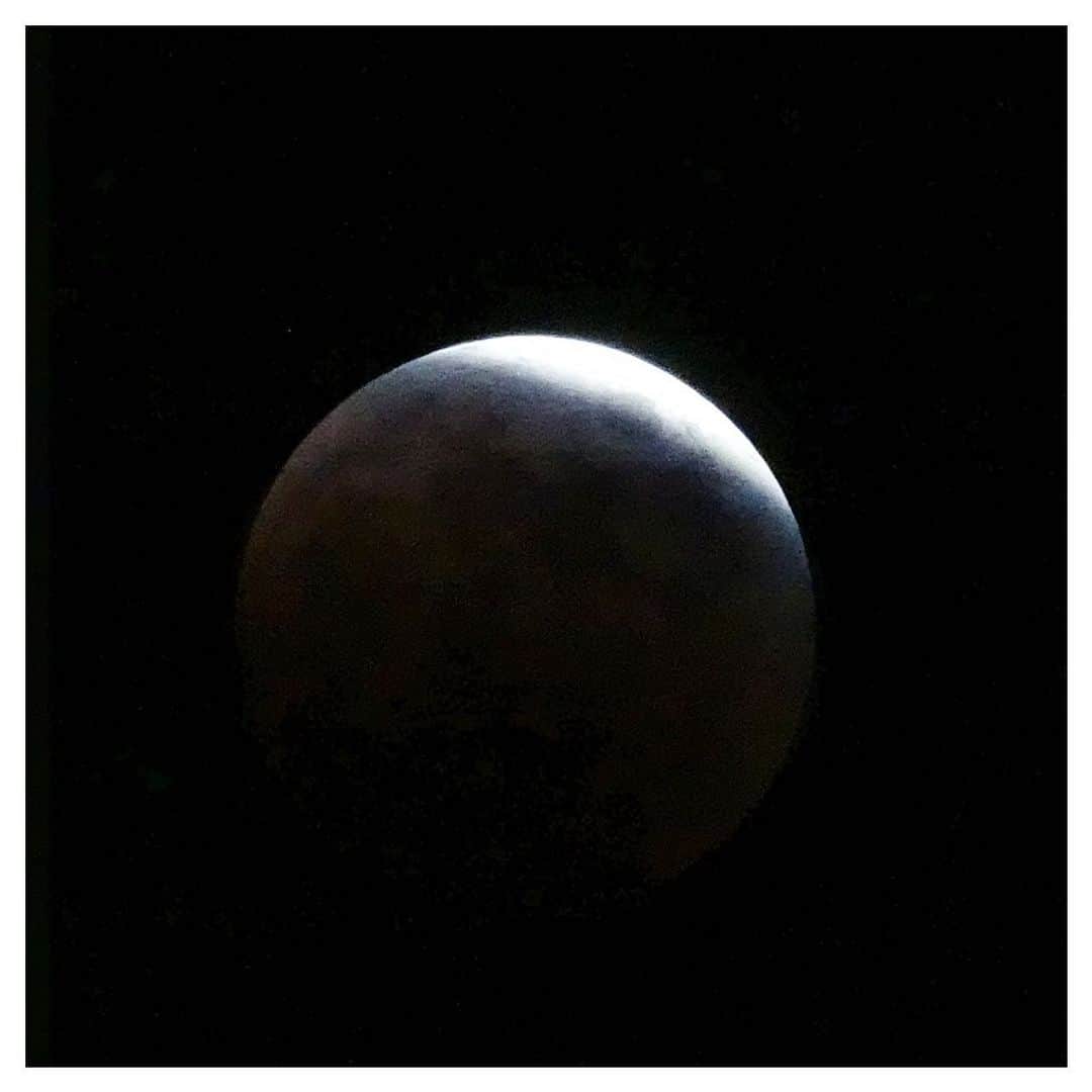 さだまさしさんのインスタグラム写真 - (さだまさしInstagram)「皆既月蝕🌒 あと少し . #皆既月食 #皆既月蝕 #さだまさし #sadamasashi」11月8日 19時16分 - sada_masashi