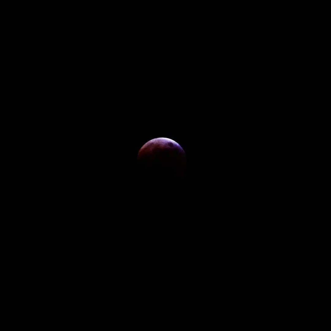 松村太郎のインスタグラム：「#LunarEclipse #Tokyo  #月食 #月食20221108」