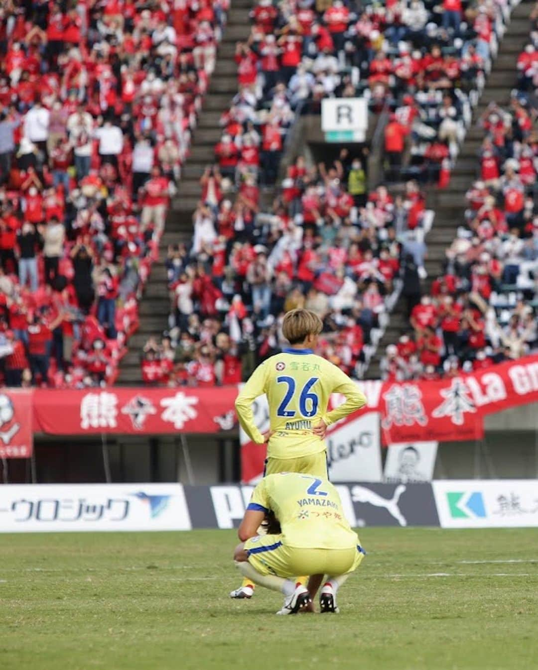 川井歩さんのインスタグラム写真 - (川井歩Instagram)「2022シーズンが終わりました。 このチームで上に行きたかったですし、もっとサッカーしたかったです。 熊本戦の試合終了のホイッスルがなった時の悔しさを忘れずまた来年も頑張りたいと思います。 チームとしても個人としても沢山の困難がありましたがどんな時も熱いご声援を頂き本当に感謝しています。 山形にきて1年ですが、モンテと山形のことが大好きになりました！ 今年1年本当にありがとうございました！！  #montedio  #🦑🏎🫡🫣」11月8日 19時35分 - s.h.ayumu8