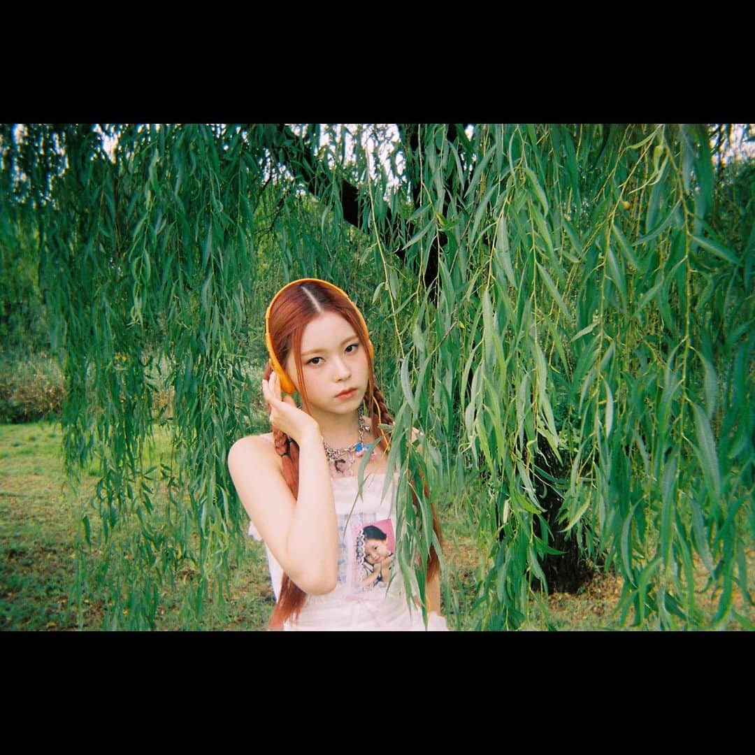 NMIXXさんのインスタグラム写真 - (NMIXXInstagram)「[📸] NMIXX 2nd Single <ENTWURF> "COOL (Your rainbow)"  SPECIAL VIDEO Behind Photo🌈  #NMIXX #엔믹스 #N_SNAP」11月8日 20時07分 - nmixx_official