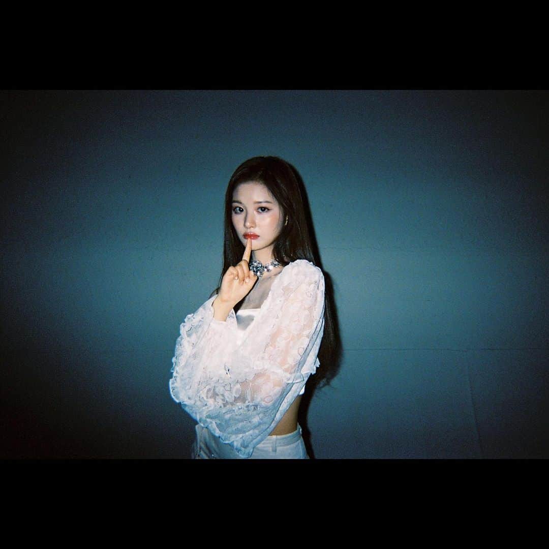 NMIXXさんのインスタグラム写真 - (NMIXXInstagram)「[📸] NMIXX 2nd Single <ENTWURF> "DICE" M/V Behind Photo🎲  #NMIXX #엔믹스 #N_SNAP」11月8日 20時04分 - nmixx_official