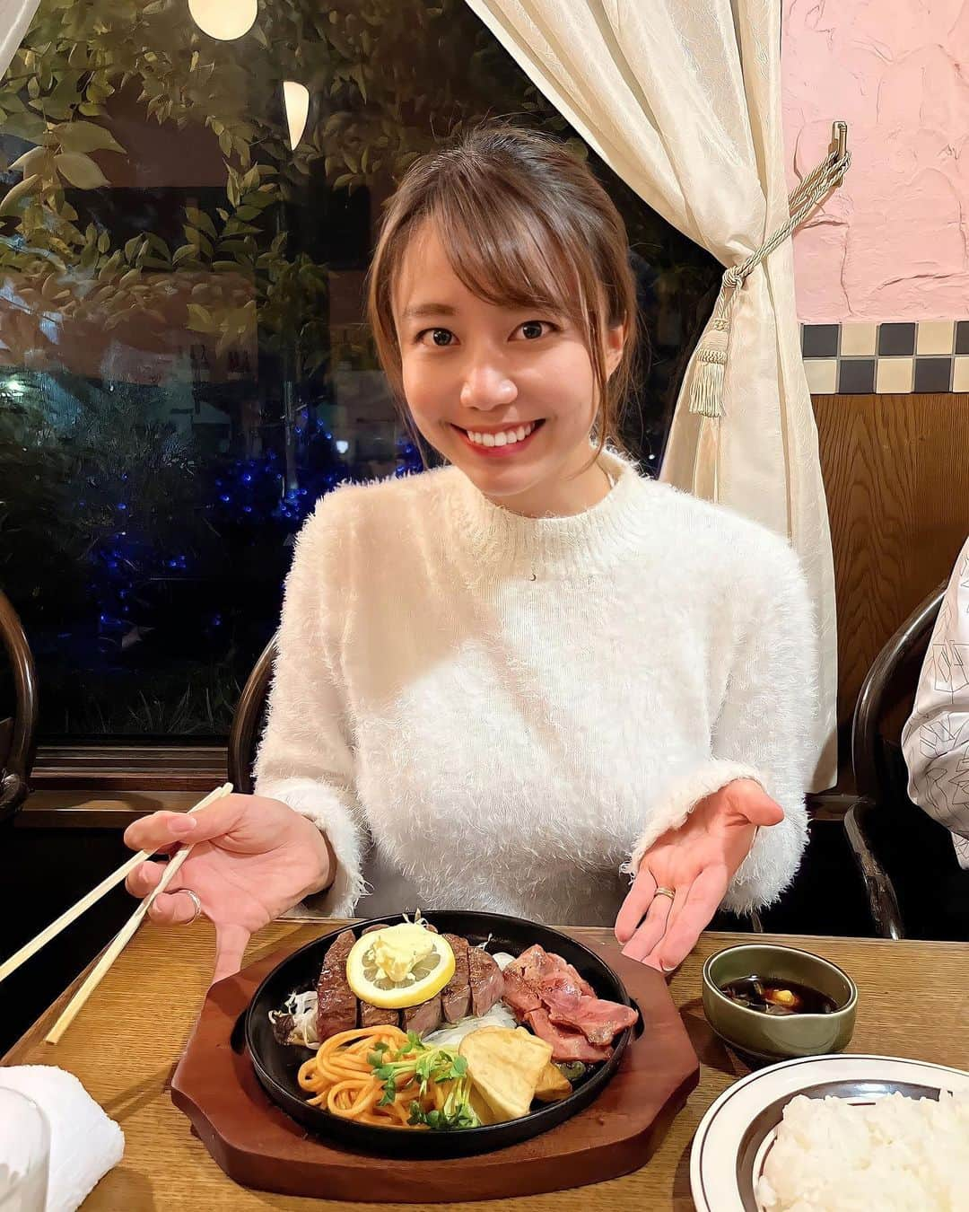 とくさきさんのインスタグラム写真 - (とくさきInstagram)「久しぶりに💕🍖 家族でステーキ食べました😆 . 美味しかった〜✨ 大人になっても帰省して家族でご飯食べられるの最高❤️ .  #ゴルフ#ゴルフ女子#golf#golfgirl#golfswing#ゴルフスイング#sports#スポーツ#スポーツ女子#골프#골프여자#尔夫球#高尔夫#休日#holiday」11月8日 20時06分 - tokusaki_golf