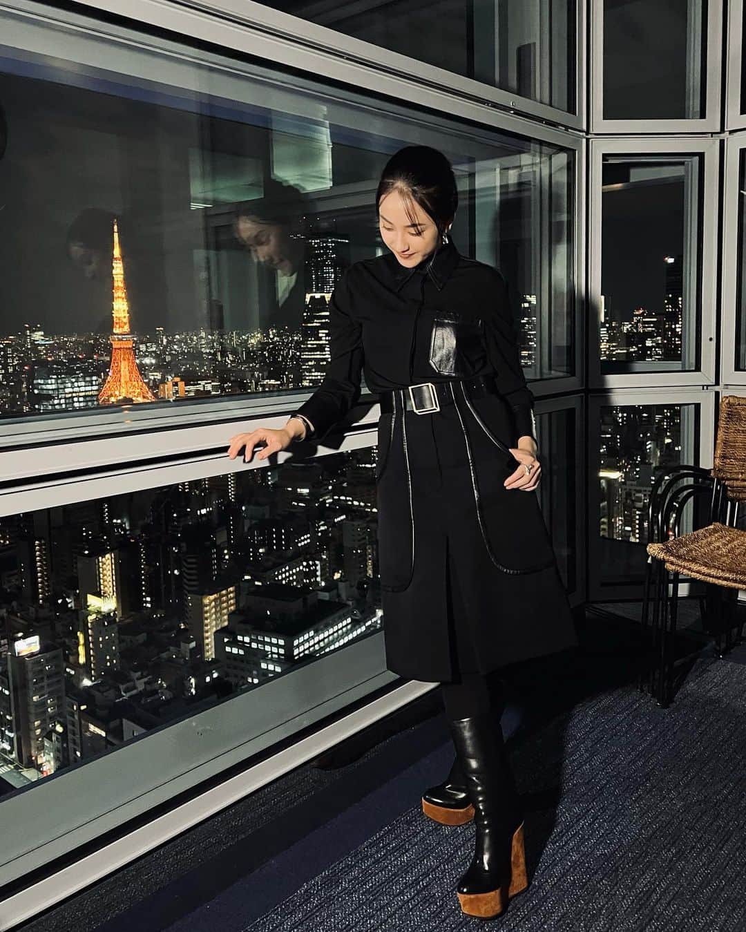 平祐奈のインスタグラム：「🌃🤍💙 11/9(水)夜9時~日本テレビ 『上田と女が吠える夜』に出演させて頂きます💫 とっても面白い収録でした！  日ﾃﾚ控室からの夜景が美しくてキメちゃいました🤭  明日ぜひご覧くださいっ  #上田と女が吠える夜」
