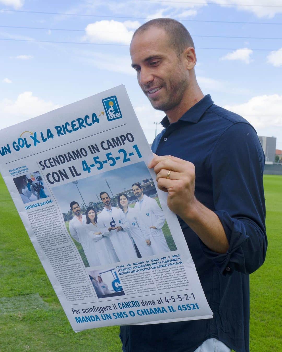 ロレンツォ・デ・シルヴェストリのインスタグラム：「Siete pronti a unirvi alla squadra #GolPerLaRicerca al fianco di @AIRC.it? Basta mandare un SMS al 45521!」