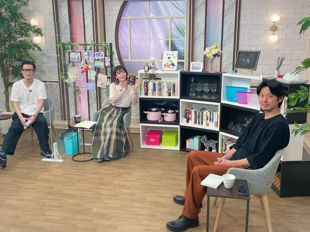 ぱいぱいでか美さんのインスタグラム写真 - (ぱいぱいでか美Instagram)「BOOKSTAND TV📕毎週火曜深夜2時！ . 先月からMCに就任した『BOOKSTAND TV』📕 11月のゲストさんご紹介します！  11/1 女優の永島聖羅さん 11/8 Smappa!Group会長の手塚マキさん 11/15 社会学者の周東美材さん 11/22 つばきファクトリーの浅倉樹々さん 11/29 ラジオパーソナリティの綿谷エリナさん  アーカイブはBS12での放送後に番組公式YouTubeにアップされます！ チャンネル登録&高評価、コメントなどよろしくお願いしますー！ . #BOOKSTANDTV #永島聖羅 さん #手塚マキ さん #周東美材 さん #浅倉樹々 さん #つばきファクトリー #綿谷エリナ さん #でか美ちゃん #原カントくん」11月8日 20時51分 - paipaidekami