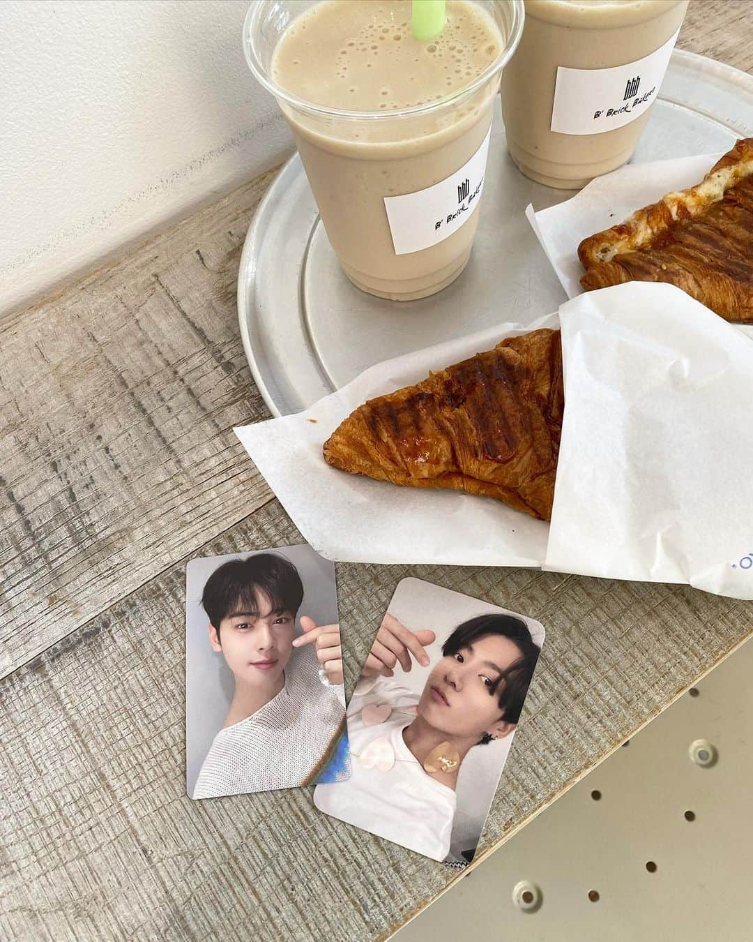 haruru0724さんのインスタグラム写真 - (haruru0724Instagram)「. cafe🥤🥐 このグリルドクロワッサンが美味しかった🥹🫶🏻 バナナジュースも🤍  📍東京都渋谷区広尾5-19-6 ⏰ ［ 月 - 金 ］10:00-18:00  ［ 土日祝 ］8:30-19:00 . . . #canvastokyo #キャンバストウキョウ  #広尾カフェ #広尾カフェ巡り #広尾グルメ #広尾ランチ #カフェ巡り  #都内カフェ #東京カフェ #カフェ #朝活カフェ #カフェ部 #カフェ活  #無機質カフェ #クロワッサン #韓国っぽカフェ #韓国風カフェ #グクペン #大人army #ママarmy #オタ活 #ヲタ活 #アミ活 #jungkook  #haruru0724_cafe」11月8日 21時02分 - haruru0724