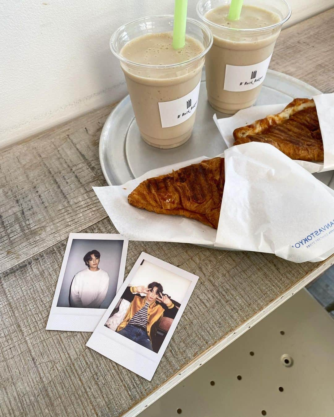 haruru0724さんのインスタグラム写真 - (haruru0724Instagram)「. cafe🥤🥐 このグリルドクロワッサンが美味しかった🥹🫶🏻 バナナジュースも🤍  📍東京都渋谷区広尾5-19-6 ⏰ ［ 月 - 金 ］10:00-18:00  ［ 土日祝 ］8:30-19:00 . . . #canvastokyo #キャンバストウキョウ  #広尾カフェ #広尾カフェ巡り #広尾グルメ #広尾ランチ #カフェ巡り  #都内カフェ #東京カフェ #カフェ #朝活カフェ #カフェ部 #カフェ活  #無機質カフェ #クロワッサン #韓国っぽカフェ #韓国風カフェ #グクペン #大人army #ママarmy #オタ活 #ヲタ活 #アミ活 #jungkook  #haruru0724_cafe」11月8日 21時02分 - haruru0724