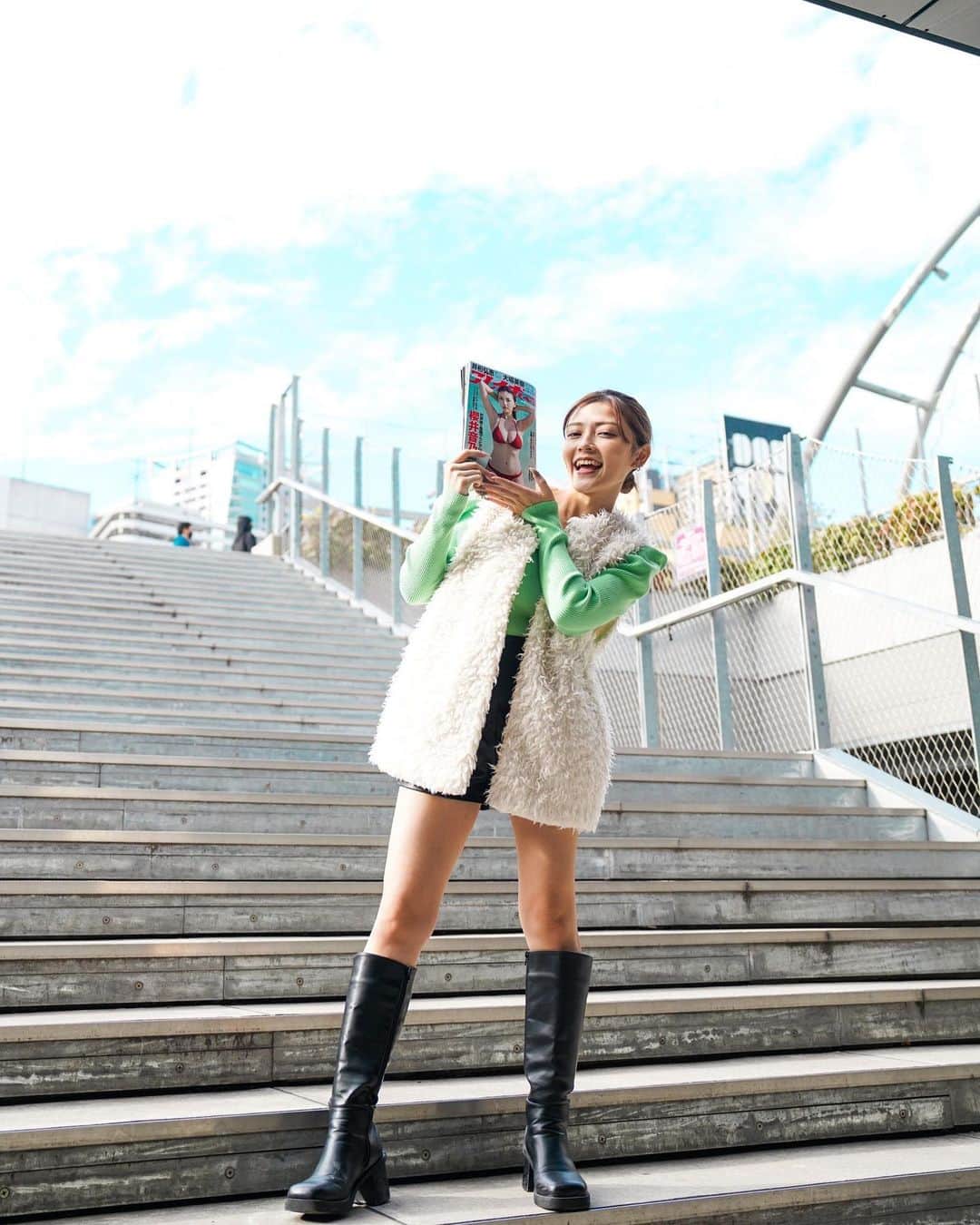 櫻井音乃さんのインスタグラム写真 - (櫻井音乃Instagram)「週プレを持ちながら渋谷の本屋さんをまわった日！笑笑 久しぶりのマネさんカメラです📸」11月8日 21時11分 - o_to.08