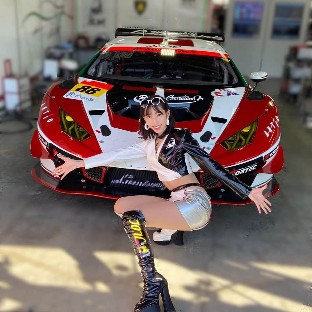 早川みゆきのインスタグラム：「. 88号車🇮🇹🦬✨  #supergt  #lamborghini  #レースクイーン」