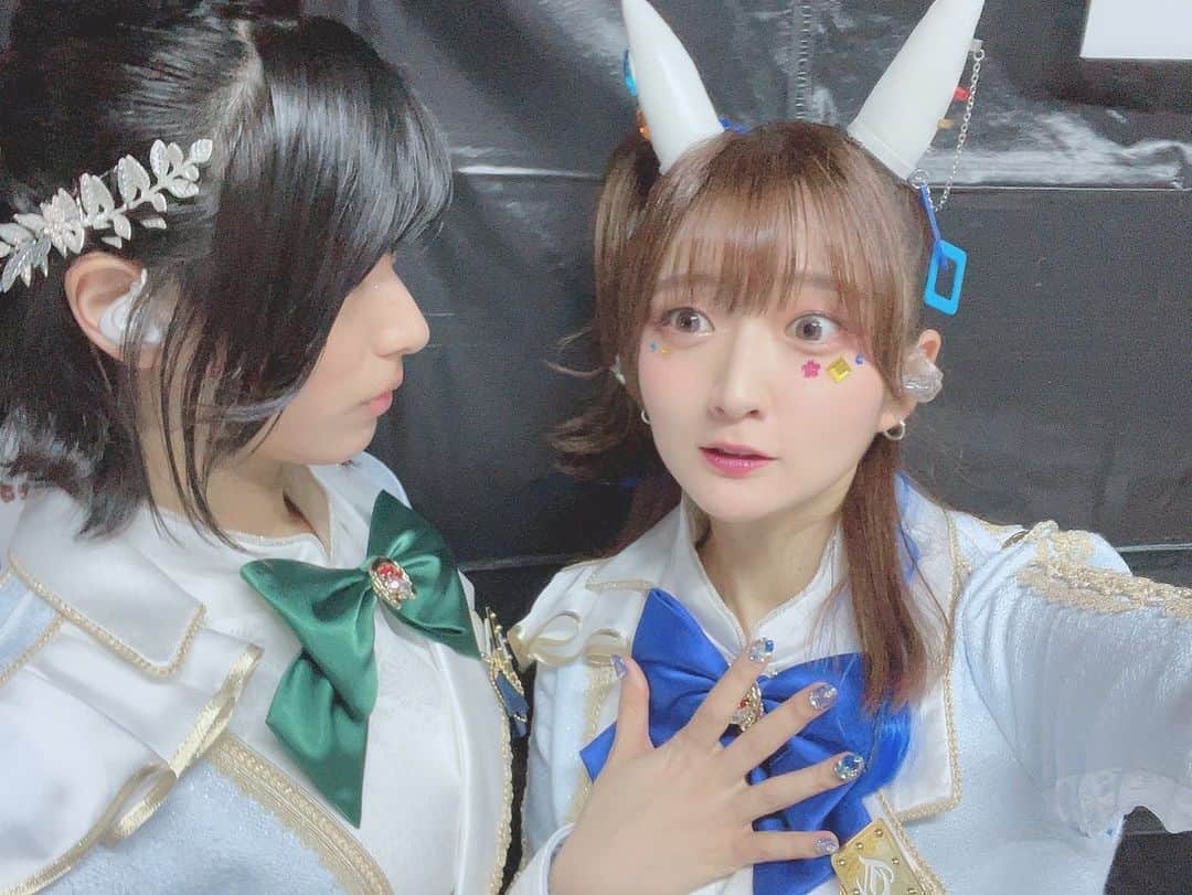 山根綺さんのインスタグラム写真 - (山根綺Instagram)「思い出その3  シンボリクリスエス役　めいくちゃん💚 歌を歌うために生まれてきたようなお方です。 もう喋るたびにドキドキしちゃうくらいイケメン。 初めましてなのにすごく仲良くなれて嬉しかった〜！！ クールに見えて、とてもギャグ線が高いです。最高〜！！🥰🤘🏻🤘🏻  メジロマックイーン役　おおにしさん💚 木漏れ日のエールギャン泣きです。 透き通るような素敵なお声が最高でした。 皆さんどうかアニメの2期を見てください！！  マルゼンスキー役　りんさん🧡 以前山根が落ち込んでいた時そっと声をかけてくださったとっても優しいお方です。 ソロ曲もVictoriaも本当に最高でした！！ お声もお歌も大好きです。 DJで一緒に盛り上がることができて嬉しかったです🥰✨  サクラチヨノオー役　のぐちさん💗 めちゃめちゃお歌が上手い、いや上手すぎるのぐちさん！ ウマ娘でもお会いできてとっても嬉しいです❤︎ そして私たち同じ白耳族なんですよ。。🤍ハッピー☺️  ツルマルツヨシ役　よぴ💜 パフォーマンス強すぎるしお芝居も素敵なよぴ。カメアピ楽しかったね☺️！スタイル抜群で見惚れちゃうのだけどご飯いっぱい食べてな！！🤘🏻  ミホノブルボン役　いくちゃん💗 いくちゃんのお芝居大好き。 フレンドリーに話してくれるのがとっても嬉しかったです✨ カメアピの表情最高でした！！また面白いこと一緒にできたらいいな🥰  #ウマ娘 #ウマ娘プリティーダービー #4th #event #special #dreamers #extra #stage #umamusume #ダイタクヘリオス」11月9日 1時38分 - yaya_usap