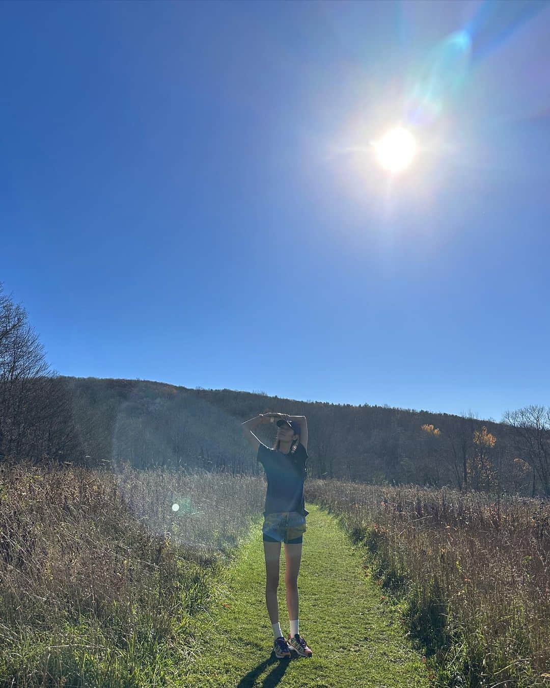 小椚ちはるのインスタグラム：「🌳🍂⛰☀️ #bonticoucrag #newpaltz #hike」