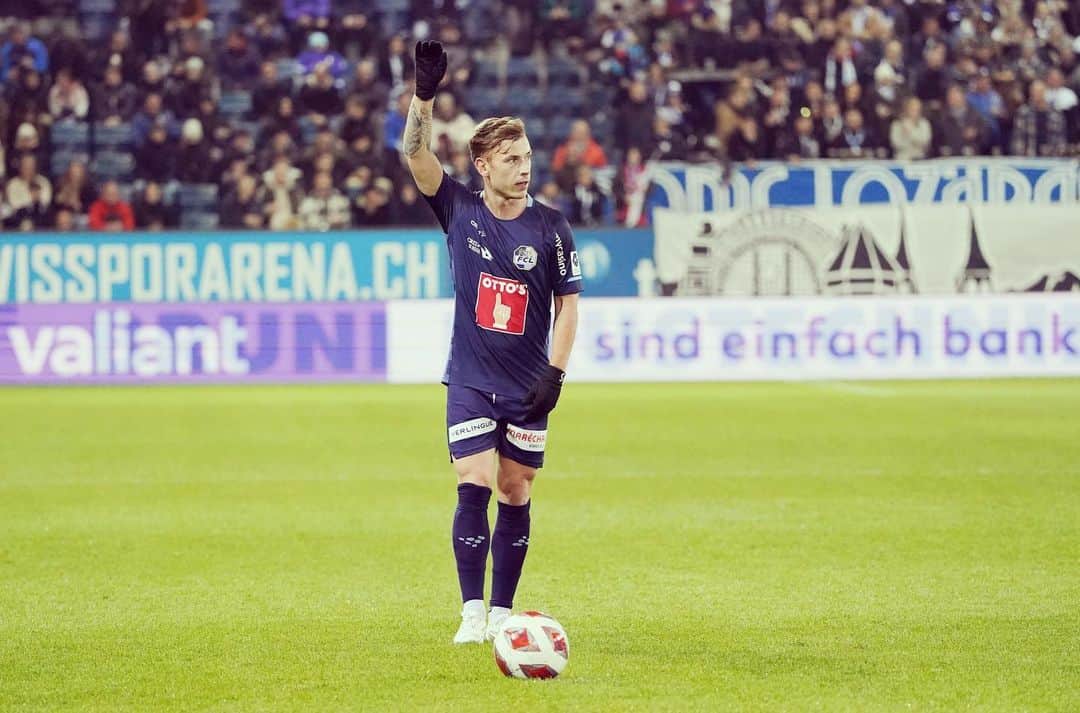 のインスタグラム：「Morgen gehts weiter!! 🔵⚪️⚽️」