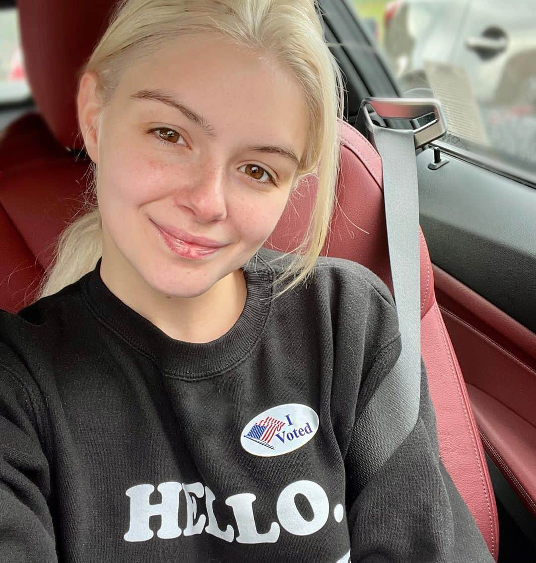 アリエル・ウィンターさんのインスタグラム写真 - (アリエル・ウィンターInstagram)「VOTE VOTE VOTE!!!!!!! 🗳 #electionday #voter」11月9日 4時46分 - arielwinter