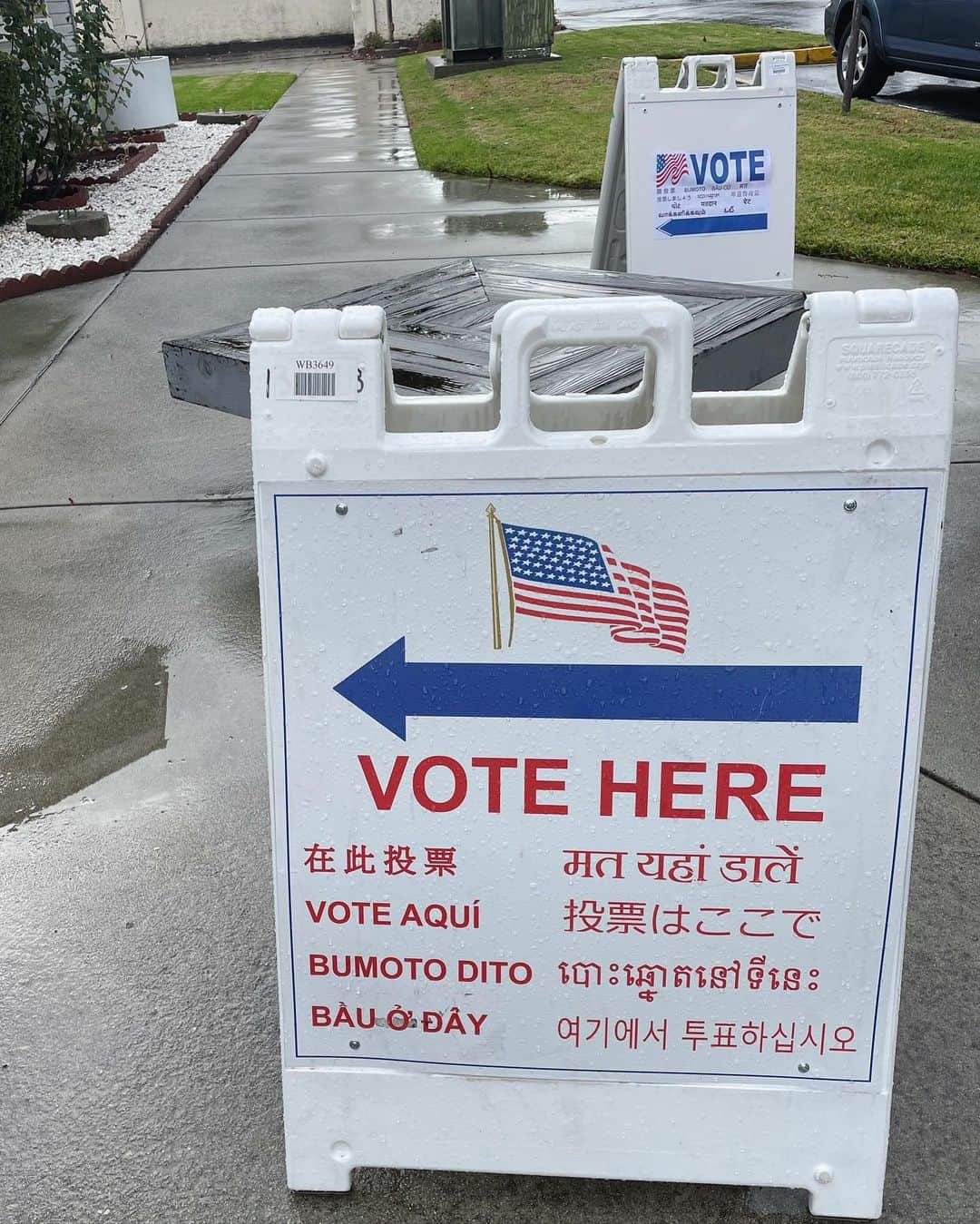 OLIVIAさんのインスタグラム写真 - (OLIVIAInstagram)「Today’s Election Day here in California!! My hubs and I just voted!! 💘💘💘Californians can register and vote today if you haven’t yet!! We need you!! Every vote counts!! 🫶💖🫶💖🫶」11月9日 5時15分 - olivialufkin