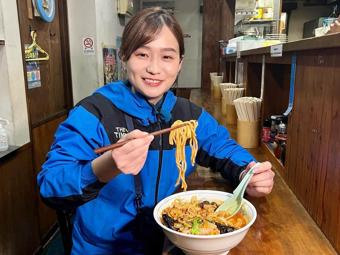 篠原梨菜さんのインスタグラム写真 - (篠原梨菜Instagram)「#水曜朝5時のラーメンtime 横浜市・伊勢佐木長者町駅近く ラーメン精一杯！ 朝6時まで営業、横浜家系ラーメンのお店。 家系の豚骨に、辛味噌と唐辛子を合わせた濃厚で辛いスープ...🔥 旨辛肉みそラーメン😋 5倍辛は、ガツンと辛い！煮込んだ野菜やお肉が優しい。これぞ旨辛！ #早朝グルメ #thetime_tbs #伊勢佐木長者町グルメ  #ラーメン精一杯 #朝ラーメン #家系ラーメン  #旨辛肉みそラーメン  #5倍辛 #ラーメン #tbs」11月9日 6時34分 - shinorinatbs