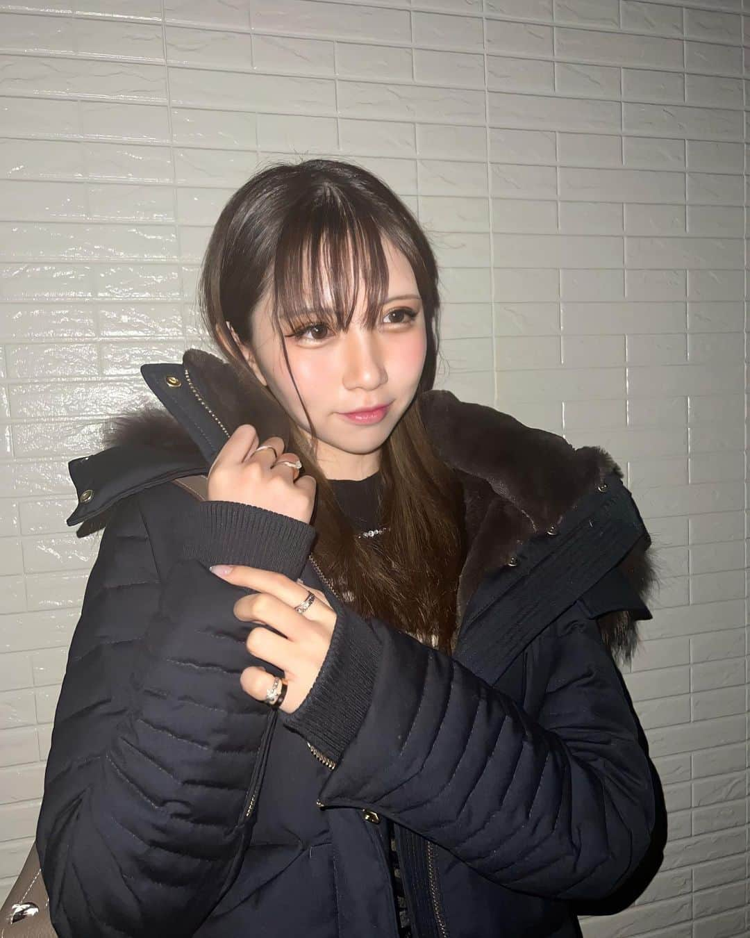 ゆーちゃんさんのインスタグラム写真 - (ゆーちゃんInstagram)「本人は何も頑張らない垢抜け編。 インスタやってない時から…小顔矯正出会って5年目突入。体重は2019年から－18kg。  元々晩年二重アゴだった私も  浮腫知らずの顔が定着してきて #アゴのある生活 に慣れつつある今日この頃。。 この変化で6,600円はコスパ良かったなぁ…！  オールハンドメスなしで鼻高くなった、 顔ちっさなった、人生変わります⤴︎ ⤴︎⤴︎  千葉の時も東京に住んでる今も  芸能人御用達サロンと噂を聞き付けて🐰 しずかさん指名で立川の漢コルギセラピーまで通ってます！  ゴットハンド💆🏼‍♀️ @kankorugi_tachikawa    #小顔矯正  #小顔矯正東京  #小顔矯正サロン #切らない鼻整形  #鼻整形 #骨格矯正 #小顔 #サロン  #美容好きな人と繋がりたい  #美容垢  #ノーマルカメラ  #産後ダイエット  #垢抜ける方法  #垢抜けメイク #メイク  #ダイエット #男の子ママ #ママ  #努力 #無加工 #美容好き #美人百花  #ダイエット生活」11月9日 16時28分 - yurina_era999