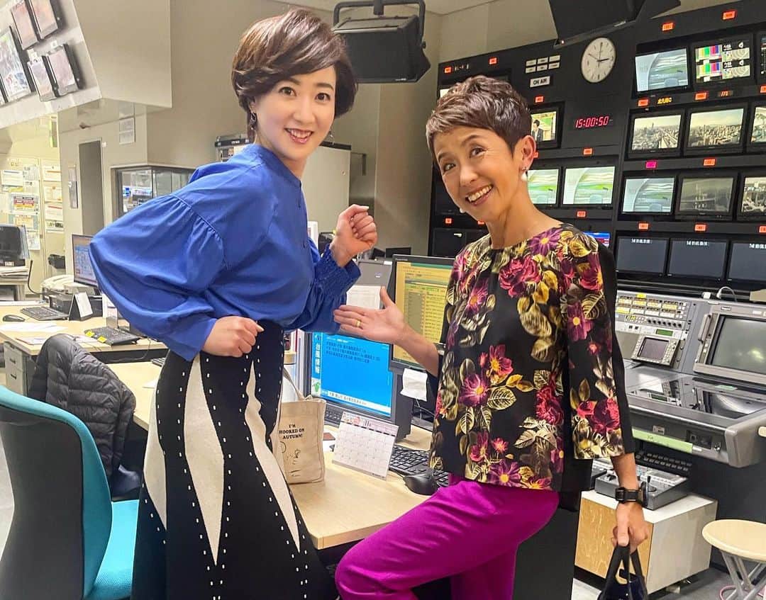 池尻和佳子さんのインスタグラム写真 - (池尻和佳子Instagram)「今日のスタジオには、福岡女子大准教授の和栗先生です。先生の色の取り入れ方、大好きです。  いつも本番前褒めてくださる優しい先生。今日も素敵なスカートねと褒めてもらいました。ワイツーさんからご提供のスカートです！  山本社長、ありがとうございます♪ クラシックカーラリー、応援しています。  #和栗先生#肉の会#またやりましょう#スポーツ #しなくちゃ#走らなきゃ#ワイツー#スカート #ご提供#ありがとうございます#山本社長#感謝 #タダイマ#水曜#コメンテーター#アナウンサー #池尻和佳子#山の遭難#エスコンフィールド北海道  #来年3月開場#公認野球規則#どうなるのか #お伝えしました#ギュッとニュース」11月9日 16時42分 - wakako_ikejiri_rkb