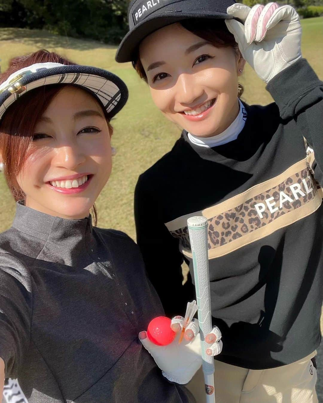 松原江里佳さんのインスタグラム写真 - (松原江里佳Instagram)「⛳️ えりなちゃんと初ゴルフ🏌️‍♀️🏌️‍♀️ この日はいいお天気🐥🐥 ちょっと日に焼けちゃったかも。 ❤︎ ❤︎ えりなちゃんナイスショットでした❤️ 私も頑張って練習する…😳 ❤︎ #golf  #ゴルフ #ゴルフ女子 になれたらと #pearlygates  #jackbunny  #ブラックコーデ #tiger  #アパレル #ブランド  #골린이 #골프  #フリーアナウンサー #スターダスト #でこ」11月9日 17時18分 - erika_matsubara