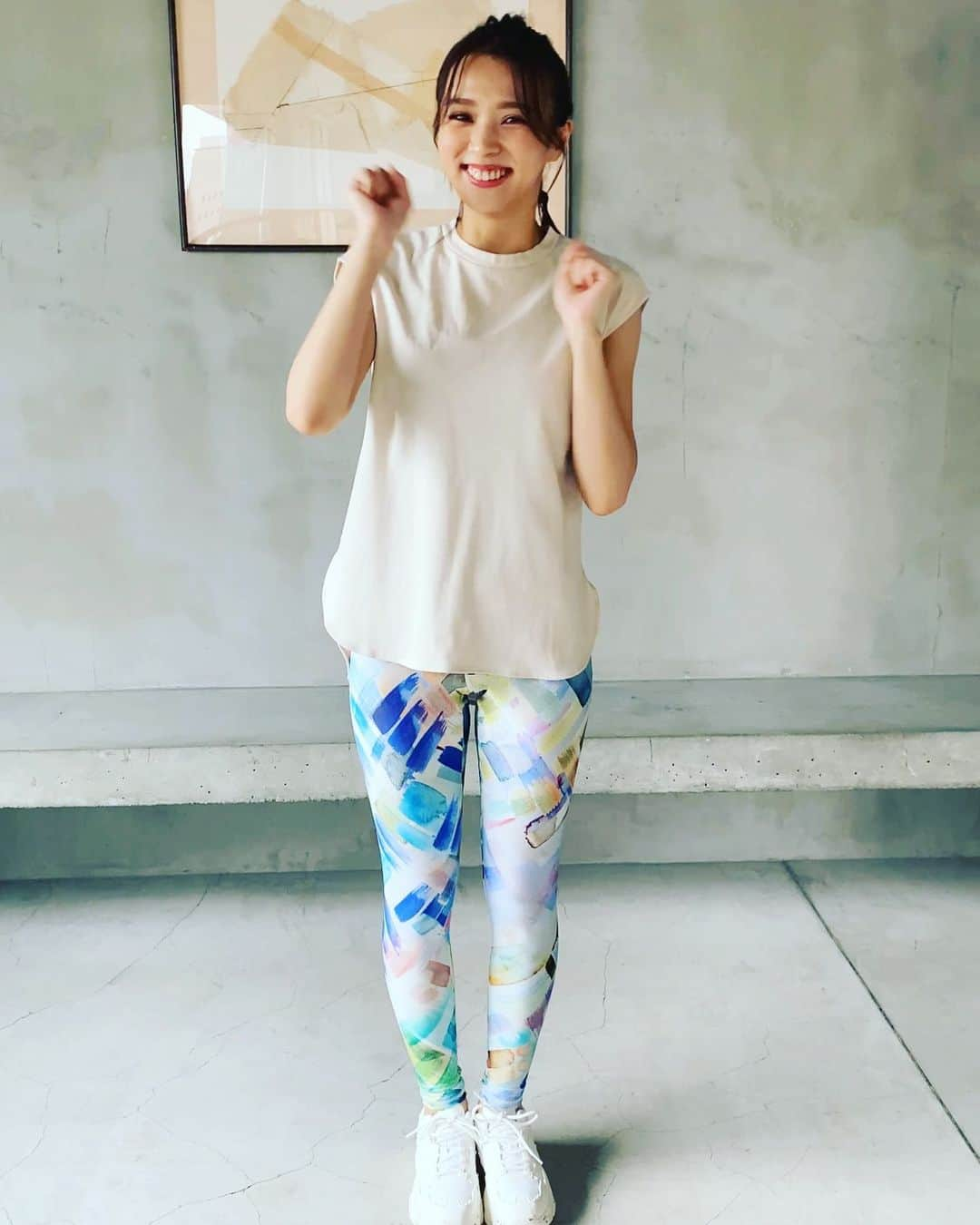 小林由依さんのインスタグラム写真 - (小林由依Instagram)「一緒にがんばろー✊なゆいぽん❣️ みなさんゆいぽんエクササイズ挑戦してみてくださいね🤗  もうすぐ公演開始✨ 皆さん楽しみましょ〜  レギンス  @kitstorejp スニーカー　@orientaltraffic_official  #ゆいぽん #小林由依  #意外性 #小林由依2nd写真集」11月9日 17時37分 - yui_kobayashi_2nd