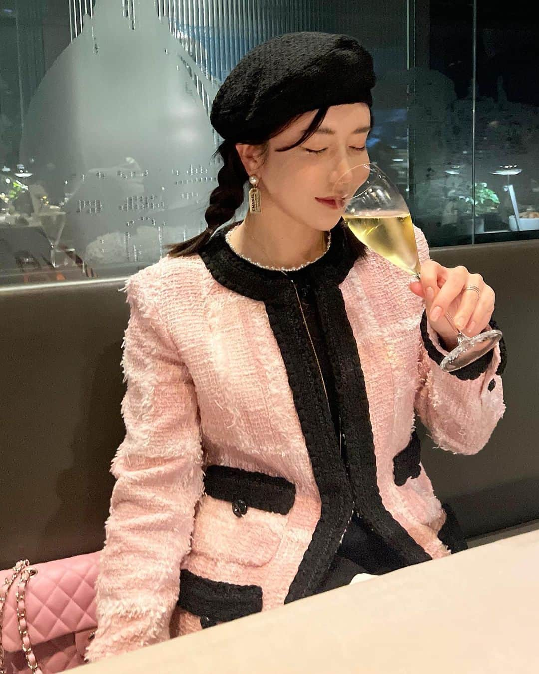 アン・シネさんのインスタグラム写真 - (アン・シネInstagram)「Check in to the room Quick outfit change & make up Champagne  Delicious meal Pictures on the stairs  Has happened in just 3 hours after I landed in Rome and I need to sleeeeeep😪😪😪  Can’t wait for tomorrow to come 🧚🏻‍♀️ Buona Notte Rome 🇮🇹」11月9日 9時14分 - shinaeahn