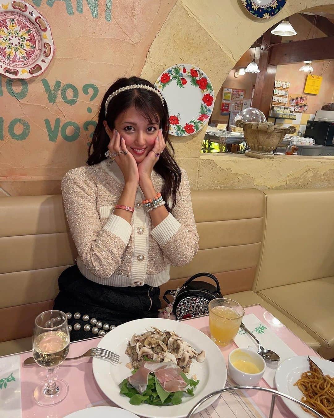 神谷麻美さんのインスタグラム写真 - (神谷麻美Instagram)「大好きちゃんと幸せな夜💖👸🤴💖👼🏻‪🌈💖✨   #皆既月食 💖🌕💖🫶💖✨」11月9日 11時47分 - asamice428