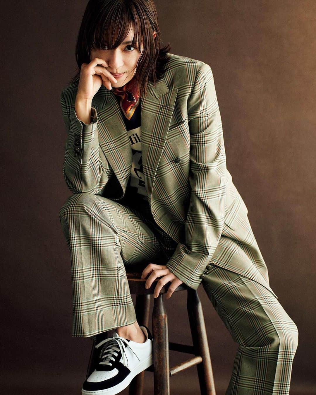 中村アンのインスタグラム：「@etro for @precious.jp 🦚」