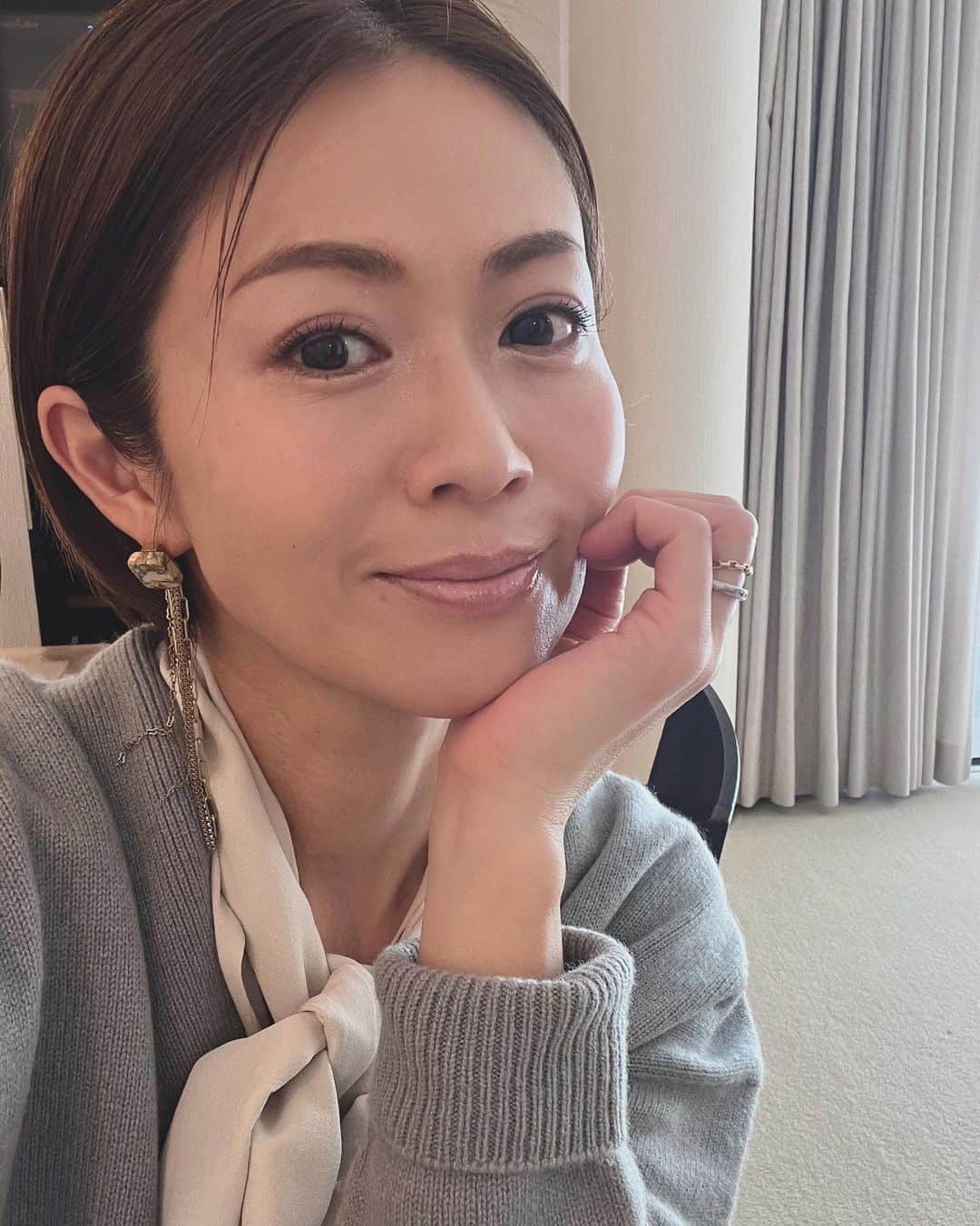 畑野ひろ子のインスタグラム：「今日は、久しぶりのピアスつけてみました☺️」