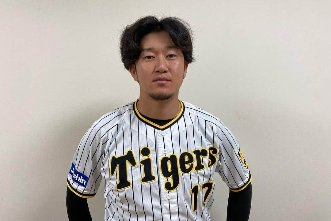 阪神タイガースさんのインスタグラム写真 - (阪神タイガースInstagram)「#岩貞祐太 選手からファンのみなさんへ！ #阪神タイガース  #10枚目の男  今日は特別に #10枚全部岩貞祐太 来シーズンからは #背番号14」11月9日 13時18分 - hanshintigers_official