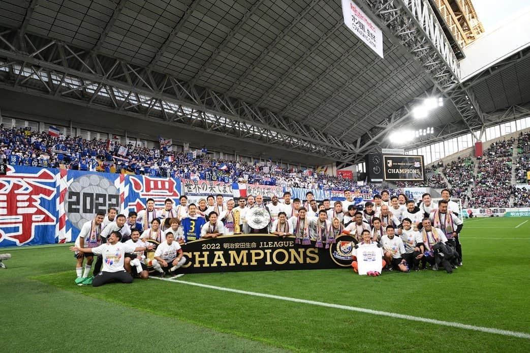 仲川輝人さんのインスタグラム写真 - (仲川輝人Instagram)「🏆Champions🏆  　　　　　　　🇫🇷Marinos Family🇫🇷  　　　　　　　　🏅🏅奪還🏅🏅🏅  #fmarinos」11月9日 14時46分 - nakateru0727