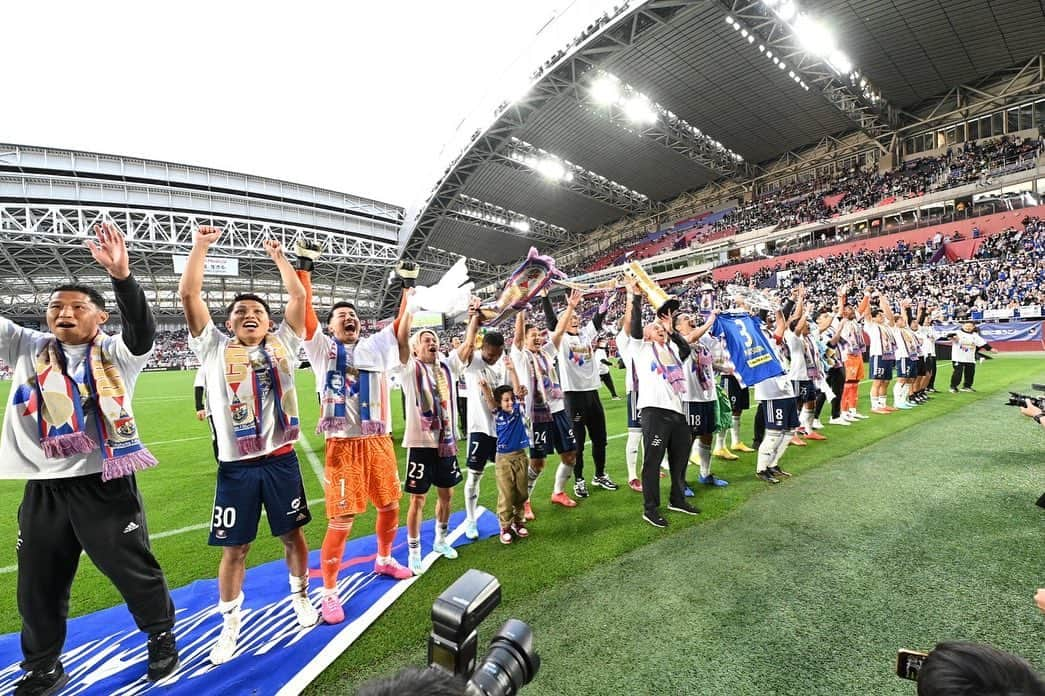 仲川輝人さんのインスタグラム写真 - (仲川輝人Instagram)「🏆Champions🏆  　　　　　　　🇫🇷Marinos Family🇫🇷  　　　　　　　　🏅🏅奪還🏅🏅🏅  #fmarinos」11月9日 14時46分 - nakateru0727