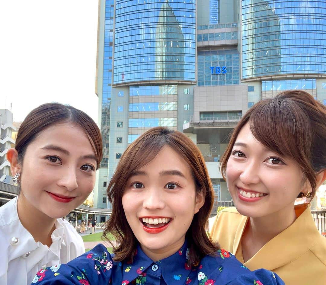 日比麻音子のインスタグラム：「3人で実況のタスキを繋ぎます🏃‍♀️🏃‍♀️🏃‍♀️  11/27 仙台にて行われる 女子駅伝日本一決定戦クイーンズ駅伝。  昨年初めて女性実況として中継所を担当してからはや一年。 今年は何と3人で！ しかも、初めて女性アナウンサーだけで、中継所の様子をお伝えします。  今朝も本番に向けた意気込みなど取材していただきました。  先日の予選会プリンセス駅伝では、見事なデビューを果たしたシノリナまいね、 二人の逞しい姿は何よりも心強く感じています。  TBSアナウンサーチーム一丸となって、 我々女性アナウンサー3人、「実況同期」として、 本番まで準備を進めます。  今日の取材で二人の思いを聞いて、より一層熱い気持ちになりました。 私もまだまだ頑張るぞ！！  #クイーンズ駅伝2022 #実況」