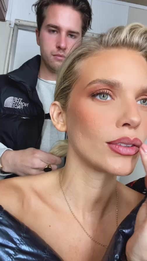 アナリン・マッコードのインスタグラム：「…a day in the life (of our crazy asses) @tracewatkins — We have a love/hate relationship. I LOVVVE HIM and he haaates me 🤣🤣🤣」