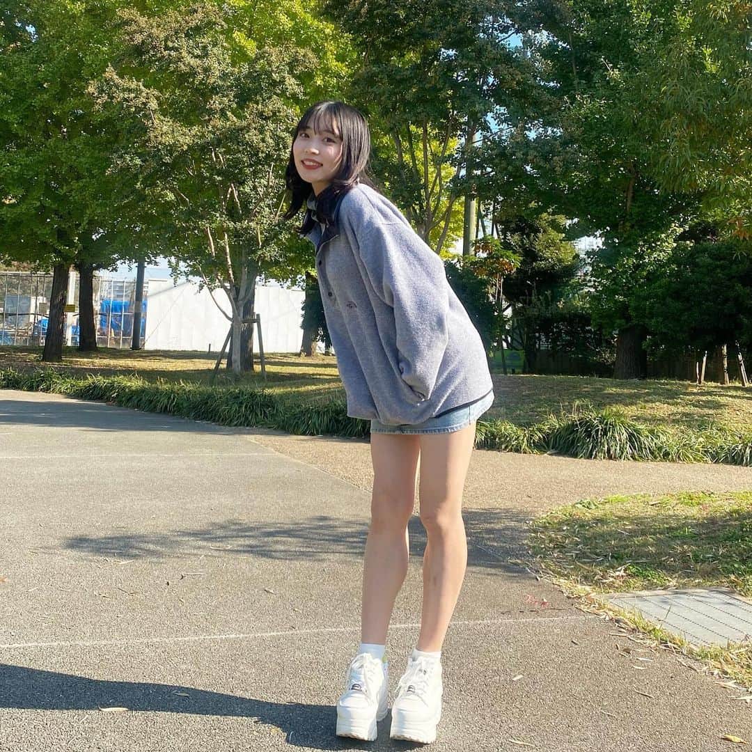 のインスタグラム：「相変わらず足めっちゃバレリーナ🩰#今日の服」