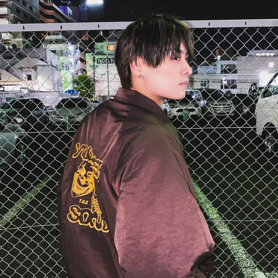 ゆうやのインスタグラム：「（@selectclinic ）に通い始めました。イソトロインという薬を飲み始めました。副作用で乾燥するので保湿を頑張りたいです。みんなもこの冬はより一層保湿をして乗り越えましょう。 以上、美容系YouTuberからでした（殴）  #セレクトクリニック #selectclinic  #イソトロイン」