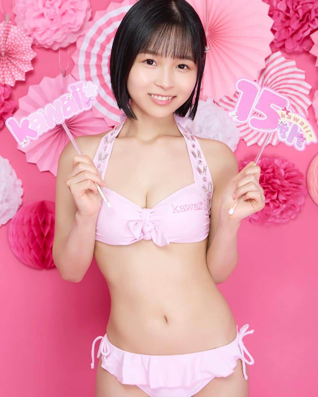 kawaii*のインスタグラム：「🌸 #kawaii15thAnniversary 🌸  くびれも素敵すぎるなつちゃん😙✨  #日向なつ  #ひなたなつ  #hinatanatsu  #美少女発掘メーカー  #kawaii*」