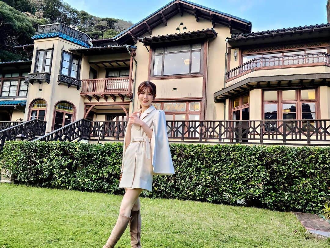 IKUMIさんのインスタグラム写真 - (IKUMIInstagram)「🏠 鎌倉文学館📚  鎌倉は夏目漱石は芥川龍之介、与謝野晶子とか 有名な文学者さんが多いみたいで それを飾ってあるスポット💎  私はロングブーツ脱ぐのか大変だから中に入るのは断念しました😌🫢  薔薇園もあって綺麗だったよ🥀  大仏の近くだから大仏見に行ったついでの観光におすすめ♡ .  #鎌倉文学館#鎌倉#鎌倉旅行#鎌倉観光#鎌倉デート #鎌倉散歩 #関西モデル#モデル#モデルになりたい#モデルさんと繋がりたい#美脚#太もも痩せ #ダーリッチ#darich#ロングブーツ#japaneseculture #japanesegirl #japanesefashion #japanesestyle #モデル体型#観光スポット#ハイヒール#撮影モデル#モデル撮影#ポートレート撮影 #被写体になります #被写体女子 #被写体募集 #ポートレート写真 #ポートレート女子」11月9日 20時43分 - miiiino3o