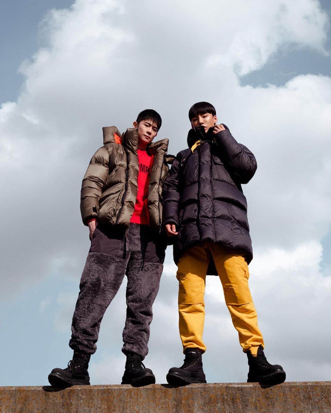 のインスタグラム：「本日は2006年に誕生したイタリアのラグジュアリーダウンJK @parajumpers_official をご紹介します✨  PJsと呼ばれている第210航空救助隊という地球上の最も過酷な場所で救助活動を行う世界屈指の精鋭部隊に出会ったことがブランド誕生のきっかけだそうでミリタリーユニフォームや消防士の装備、バックパックなどのアクセサリーなどからインスピレーションを得ております☺️  ちなみに本日から伊勢丹新宿メンズ館にて11月22日までPOP UP STOREを開催中ですので是非行ってみてくださいね😍　  📸 @harukihorikawa ✨  #Parajumpers #パラジャンパーズ #ForYourJourney #Pjsfriends #TaikiNoah」